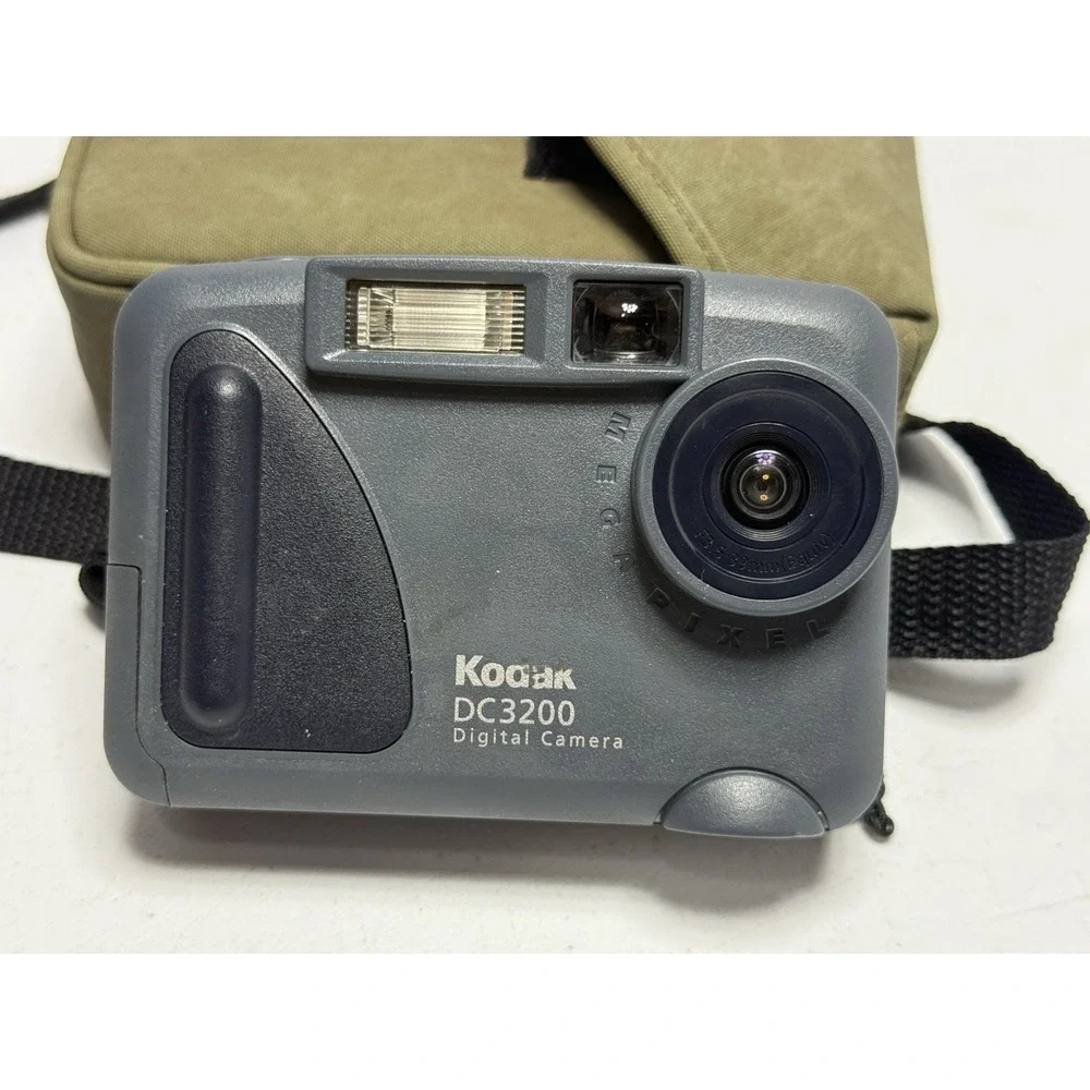 Kodak DC 3200 Digital Camera‎ W Carrying Case Battery Door Wont Latch Corrosion
